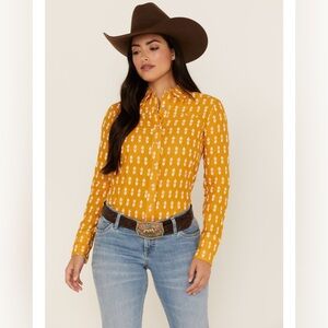 Stetson Women's Yellow Patterned Button-Down Shirt Size Medium